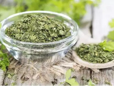 ۴ سلاح طبیعی بانوان علیه پوکی استخوان / معجون سبزیجات خشک برای استخوان‌های فولادی بانوان