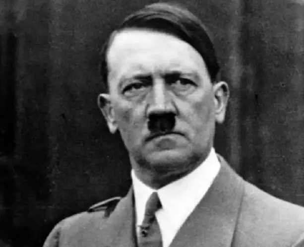 سفر در زمان | عکس امضاشدۀ «هیتلر» که برای «رضاخان» فرستاده بود