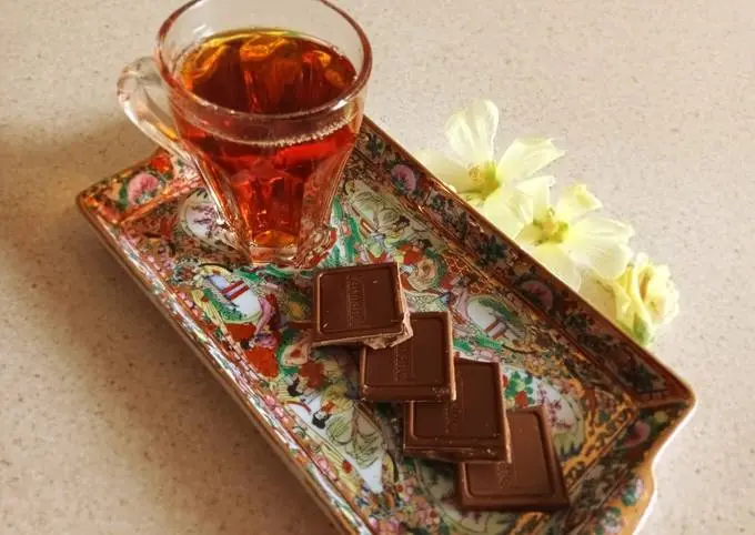 کاهش فشار خون با مصرف چای و شکلات