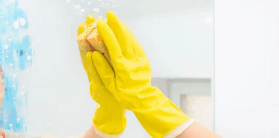 با این ترفندهای آسون دیگه شیشه حموم بخار نمی گیره