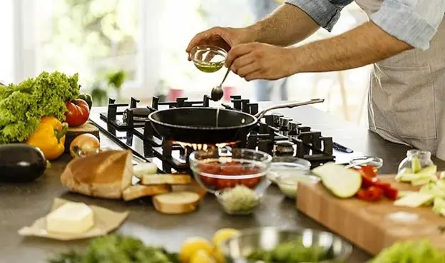 این سه اشتباه توی آشپزخونه جون‌تون رو به خطر میندازه!