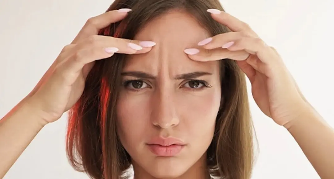  راهکارهای طلایی برای از بین بردن خط اخم بدون بوتاکس در خانه 