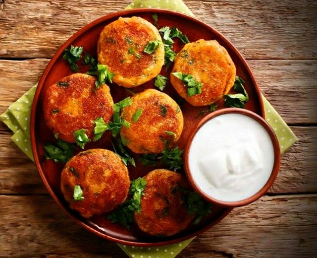 طرز تهیه یک کوکوی ترد و خوشمزه با ماست