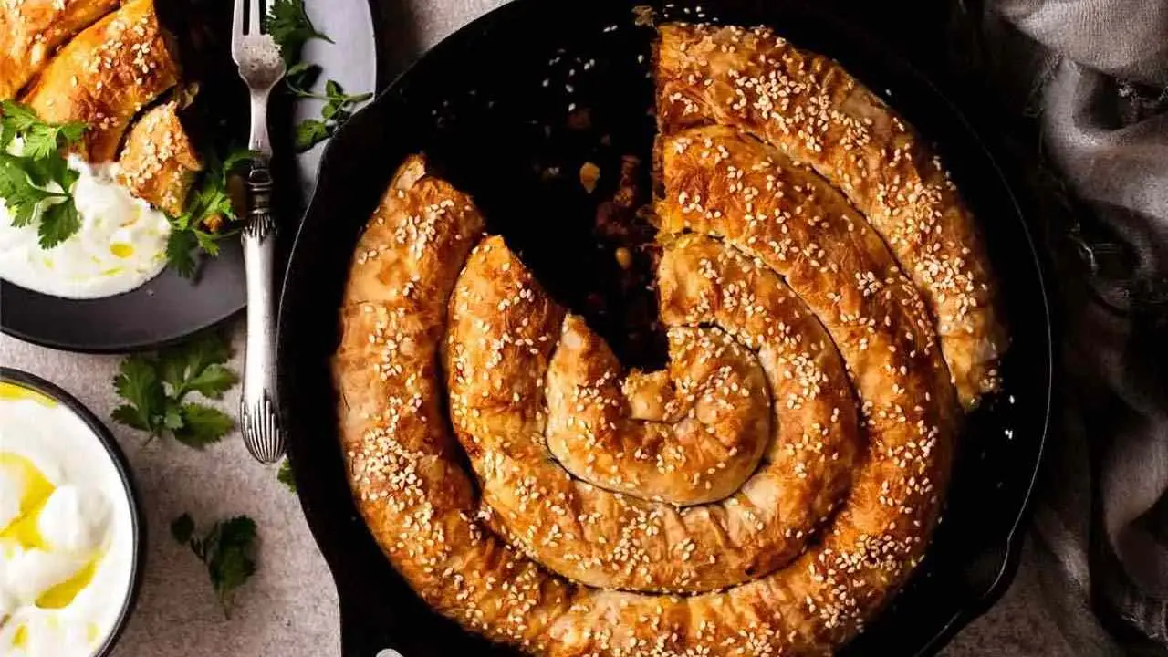 طرز تهیه شام فوری با نان لواش | بورک تابه‌ای که خمیر نمی‌خواهد