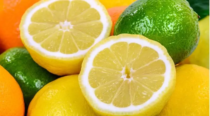 از بین بردن درد و کاهش فشار خون در شب با  گذاشتن چند قاچ لیمو کنار تخت خواب!