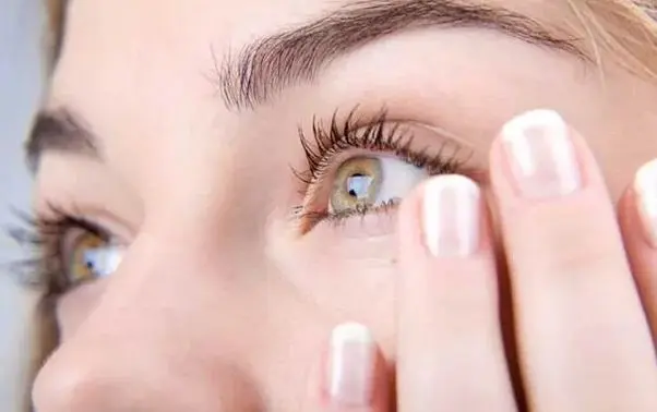 لرزش و پرش پلک نشان چه بیماریست؟