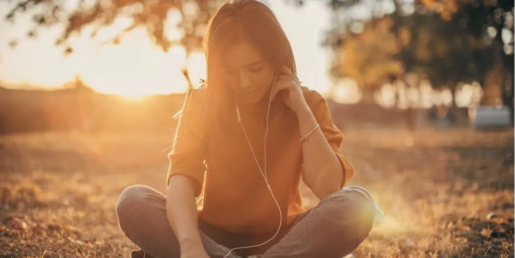 روانشناسی شخصیت | 10 نشانه که شما یک شخصیت گرگ تنها دارید (نه فقط یک درونگرا)
