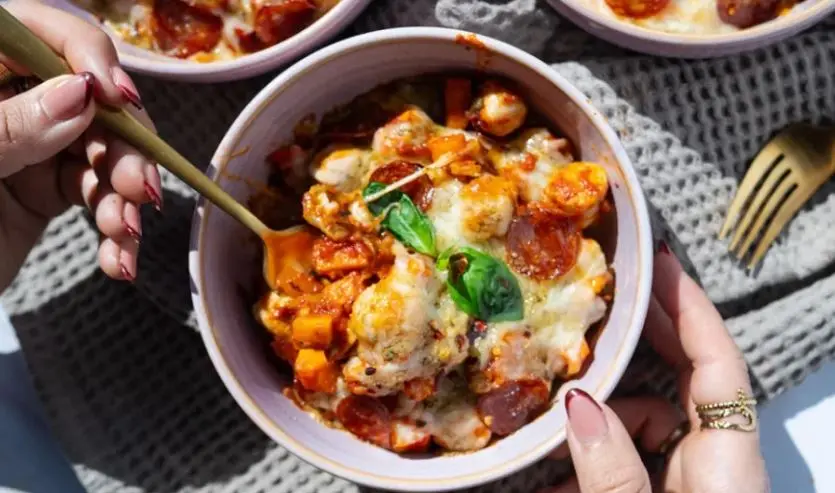 طرز تهیه پخت پیتزا کاسه ای، سریع و خوشمزه