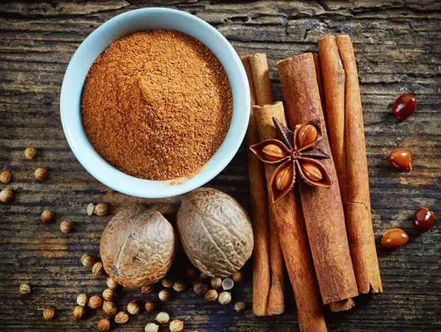 این ادویه دم دستی  متخصص کنترل قند خون ،کاهش سطح کلسترول و جلوگیری از عفونت می باشد
