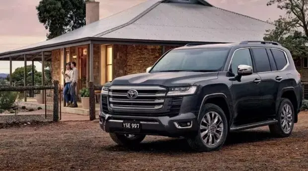 تویوتا لندکروزر جدید راهی بازار شد | معرفی خودرو تویوتا لندکروزر جدید با مشخصات فنی