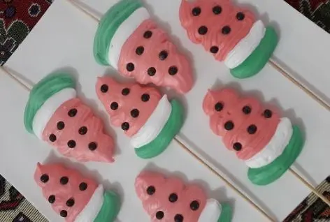 طرز تهیه شیرینی مرنگ پفکی برای شب یلدا