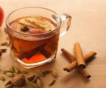 جنگ ادویه‌ها؛ دارچین یا هل؟ بهترین انتخاب برای سلامت مردان و زنان