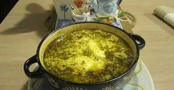 آب پیازک شیرازی ؛ طرز تهیه آب پیازک یا اشکنه شیرازی غذایی سبک و مقوی در روزهای سرد