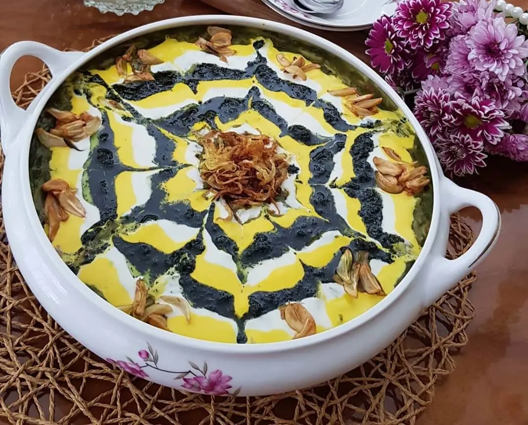 طرز تهیه آش رشته خوشمزه و لعابدار خانگی مخصوص روزهای سرد زمستان