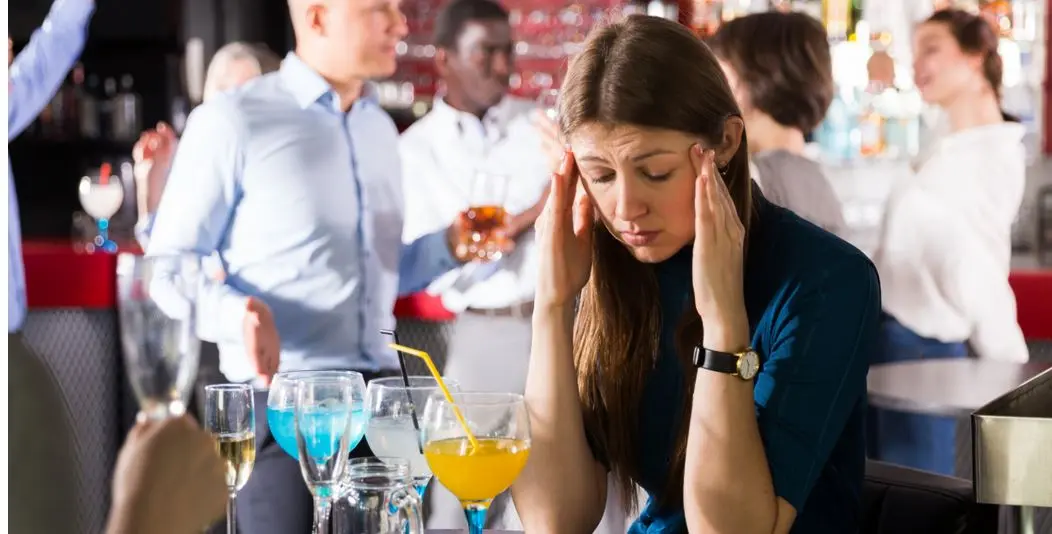 5 موقعیت عادی که فقط درونگراها از آنها عذاب می کشند