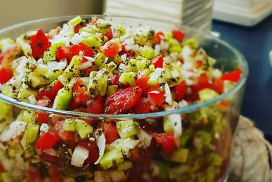 تمام عمر به اشتباه سالاد شیرازی درست میکردیم | روش جدید درست کردن سالاد شیرازی