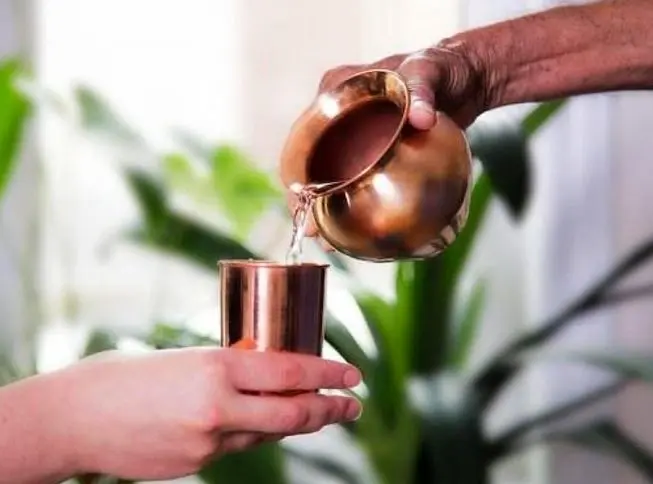 فواید آب خوردن در لیوان مسی ؛ خاصیتی که همه خانم ها دنبالشن