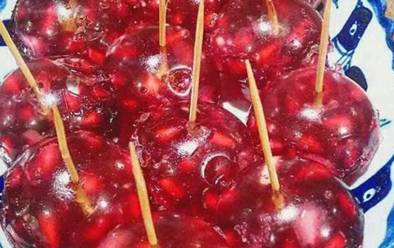 طرز تهیه ژله توپی انار با بادکنک؛ دسر مجلسی ویژه شب یلدا