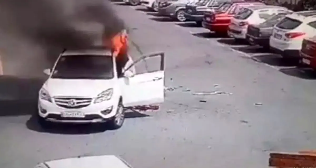 پشت پرده به آتش کشیده شدن دختر جوان در وسط خیابان توسط برادش + عکس