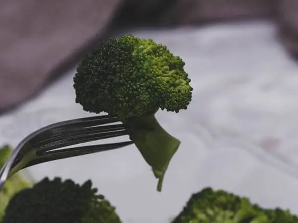 این سبزی سرشار از فیبر، ویتامین ها و آنتی اکسیدان  درمانگر اسید اوریک، بیماری های قلبی، کاهش سطوح کلسترول، قند خون، تری گلیسرید