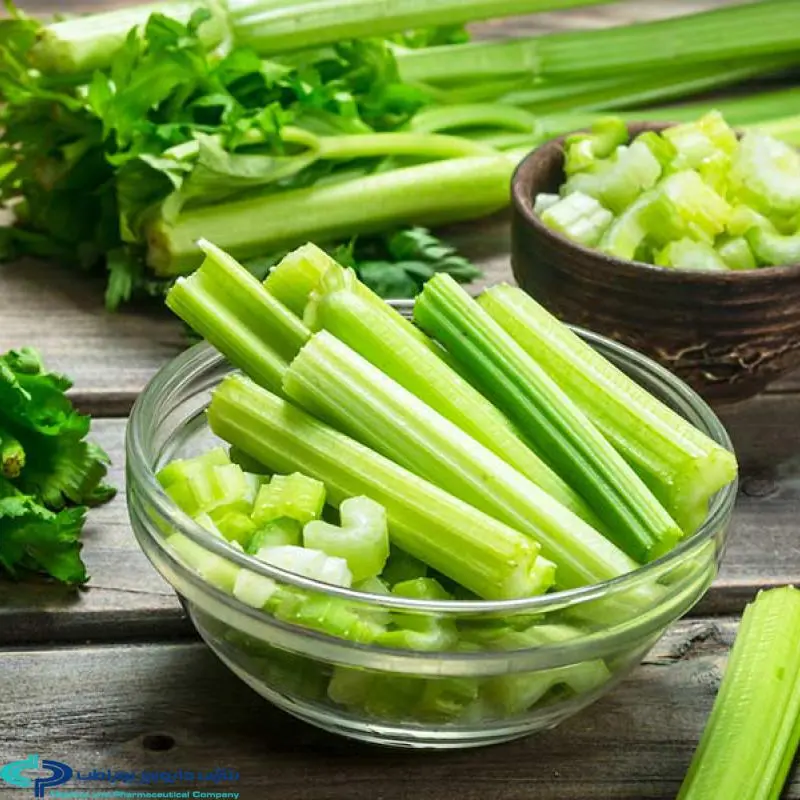 مصرف روزانه آب این سبزی قبل خواب کلسترول را درمان می کند