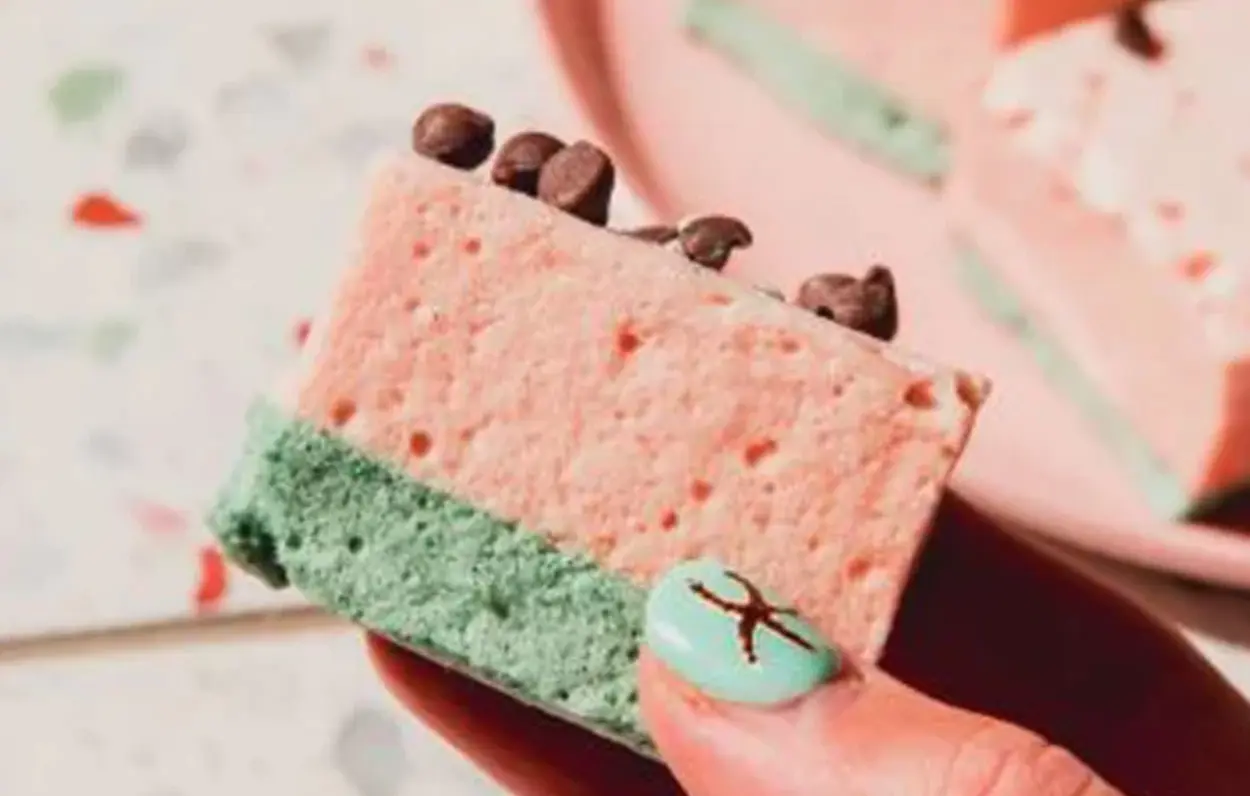 طرز تهیه مارشملو هندوانه‌ای خانگی برای شب یلدا