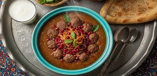 طرز تهیه آش انار تهرانی مجلسی و خوشمزه مخصوص پاییز
