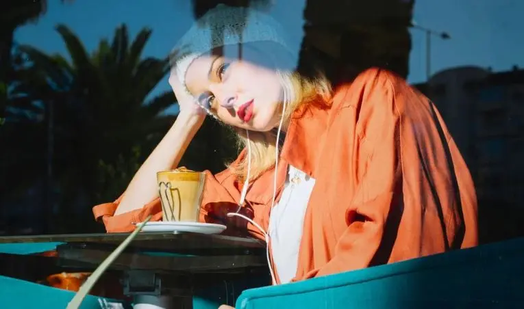 بر اساس روانشناسی، چرا غروب جمعه احساس ناراحتی و دلتنگی می کنیم؟