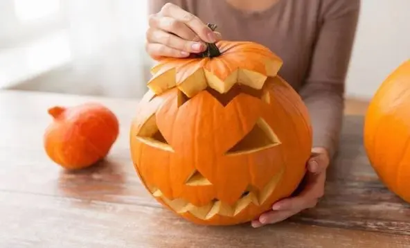آموزش درست کردن کدو هالووین در خانه؛ ساده، سریع و ترسناک!