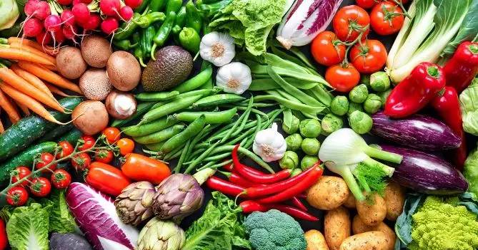 اگر روزانه این میوه‌ها و سبزیجات را نخورید، بزرگترین فرصت سلامتی را از دست داده‌اید/ میوه‌های معمولی که می‌توانند زندگی شما را متحول کنند!