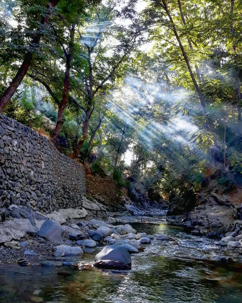 سفری لذت بخش به زیباترین روستای نزدیک تهران در پاییز؛ روستای سنج در یک ساعتی تهران