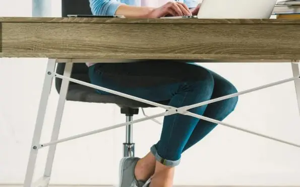 این حالت نشستن شما را لو می‌دهد! / اگر روی لبه صندلی می‌نشینید، یعنی... 