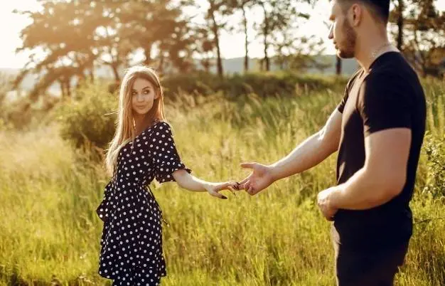 با این جمله ها قلب عشقتو اکلیلی کن | جمله های عاشقانه که هر قلبی و تسخیر میکنه