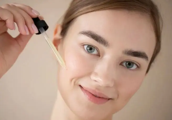 بهترین روغن برای لک قهوه‌ای صورت؛ خداحافظی همیشگی با لک‌ها