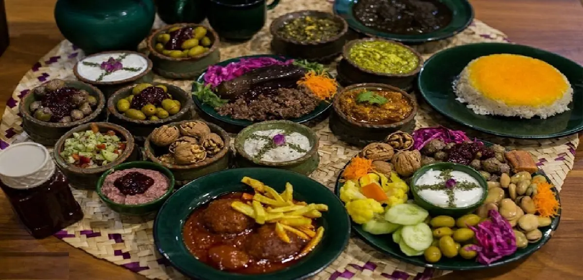 در سفر به رشت چه غذاهای محلی‌ای بخوریم؟