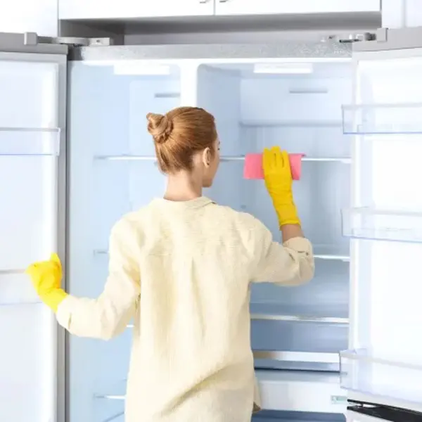  ترفندهای خانه‌داری برای داشتن یخچالی تمیز، خوش‌بو و بهداشتی