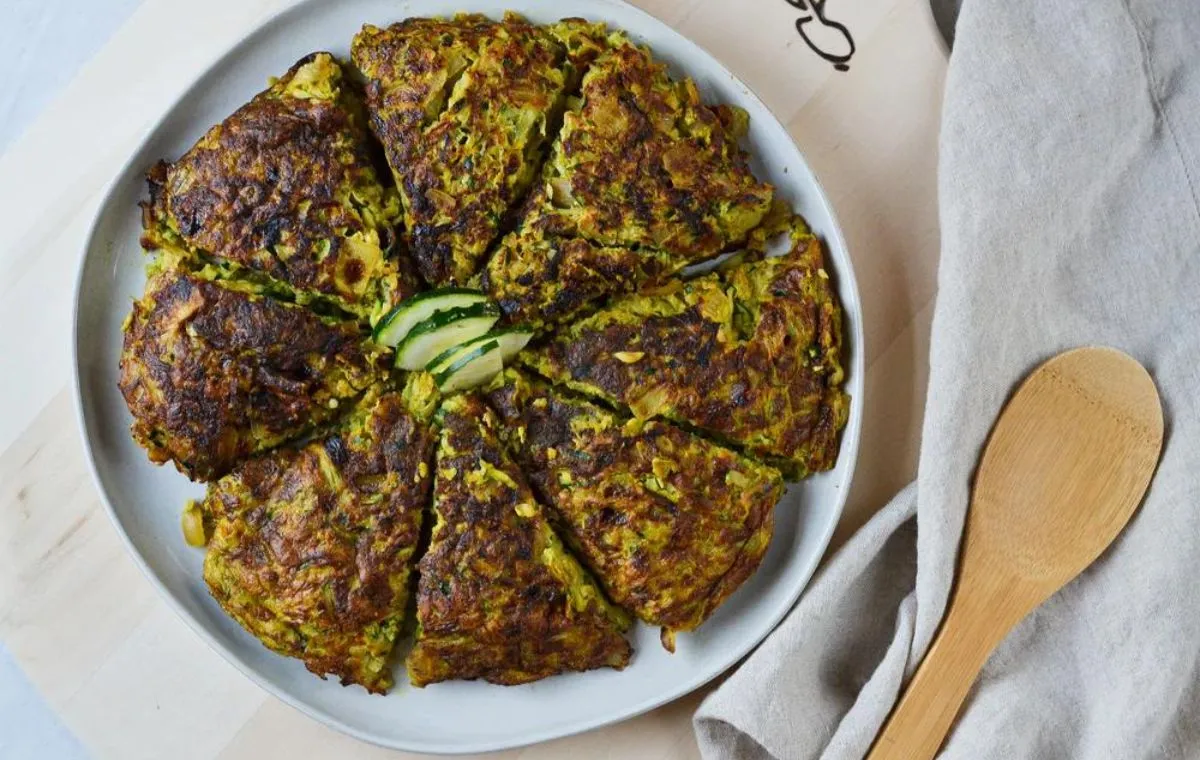 طرز تهیه کوکو کدو سبز؛ ترد و طلایی، بدون وا رفتن در تابه