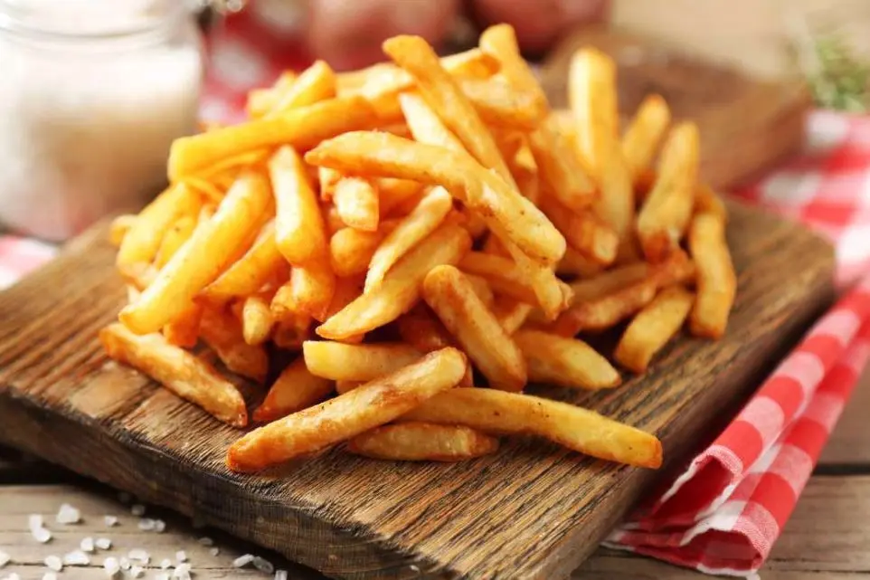 چیکار کنیم سیب زمینی های سرخ شده به هم نچسبن؟