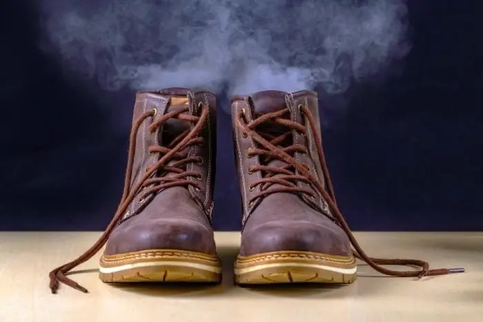 تابستونه و بوی کفش ها غوغا کردن | چند ترفند سه سوته برای از بین بردن بوی بد کفش و کتونی 