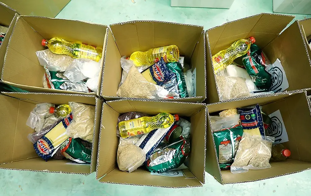 دبیر هیئت دولت خیال همه مردم را راحت کرد | اهدا بسته‌های معیشتی ماهانه به مردم