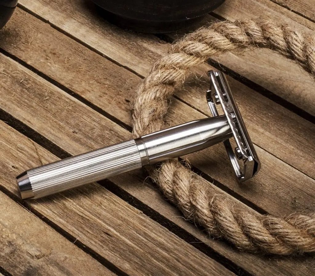 آیا تراشیدن موها، ضخامت آنها را افزایش می‌دهد؟  | بالاخره موهای نوزادان را بتراشیم یا نه؟