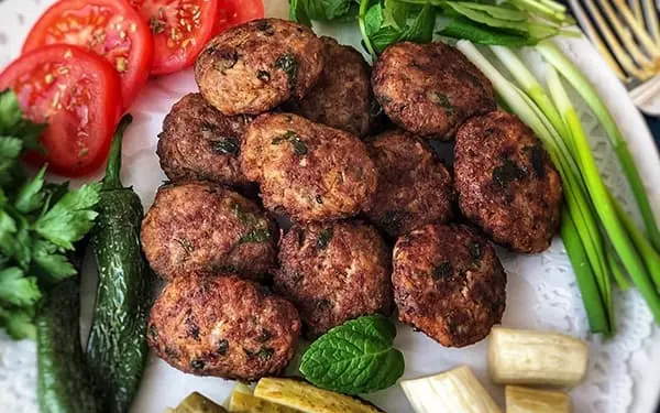  ۷ راز خوشمزگی کتلت که نمی‌دانید! | فوت و فن کدبانوها لو رفت