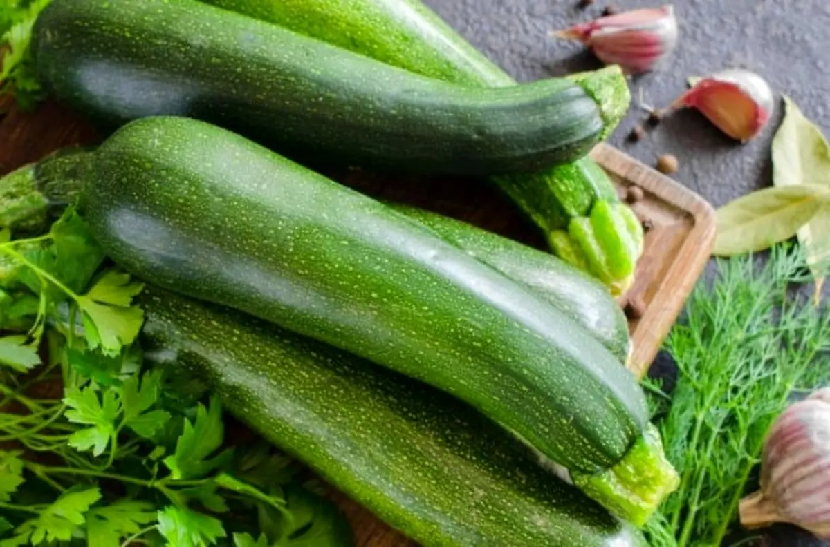  سه سوته با این گیاه چربی های شکم و پهلو را آب کنید و همزمان بدنتان را سم زدایی کنید