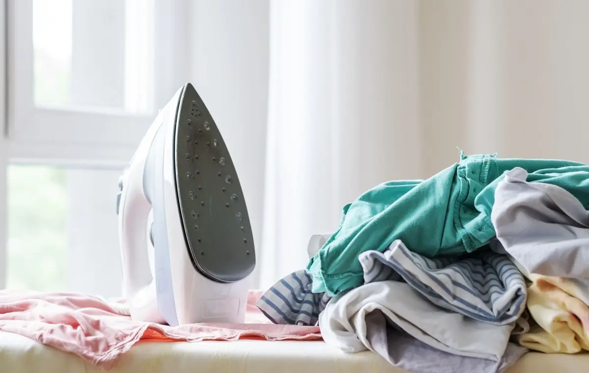 چند راهکار کاربردی وقتی دسترسی یا وقت اتو کردن نداری | بیا بگم چطوری بدون اتو لباساتو صاف کنی