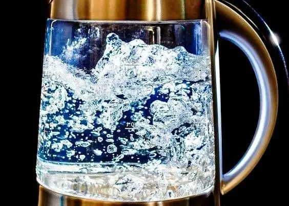 تمام عمر اشتباهی آب جوشانده ایم! حقیقتی که همه باید بدانند!