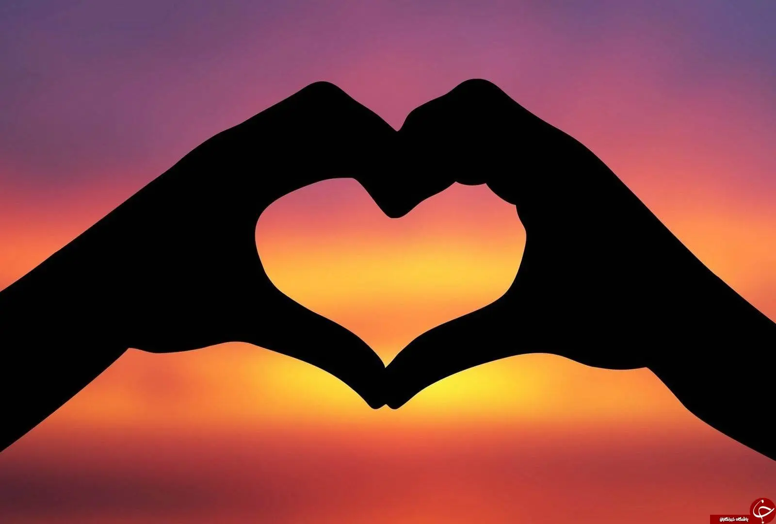 تست شخصیت شناسی | میخوای بدونی کی عاشقته؟ ببین این ده تا نشانه رو داره یا نه