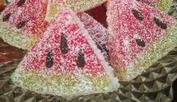 طرز تهیه باسلوق هندوانه‌ای؛ دسر یلدایی جذاب برای شب یلدا