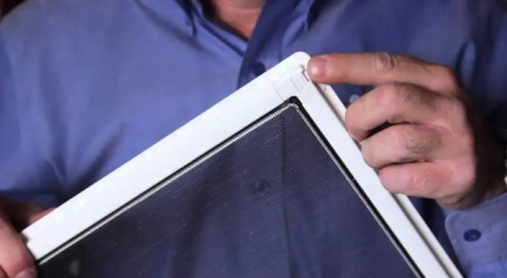 بهترین روش تمیز کردن توری در و پنجره | بدون بشور و بساب و خستگی توری رو تمیز کن