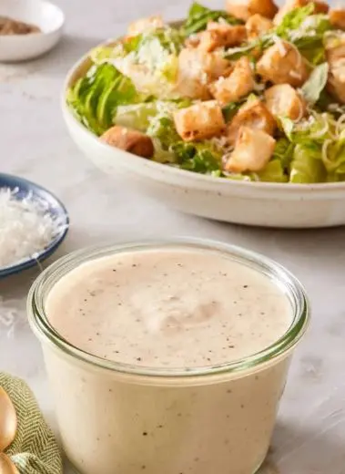 طرز تهیه سس سزار خانگی؛ متفاوت و خوشمزه