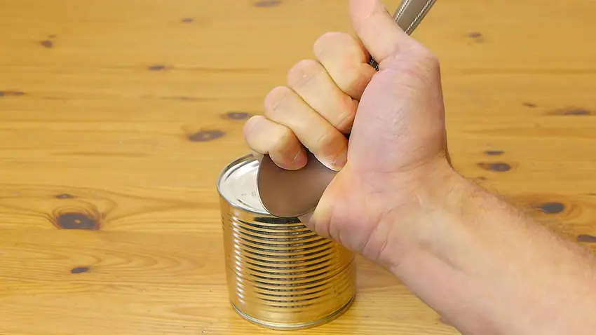 فیلم/ترفند جادویی بازکردن درب قوطی بدون آسان باز کن | اگه آسان باز کن قوطی رب یا کنسرو داغون شد چاره اش اینجاست